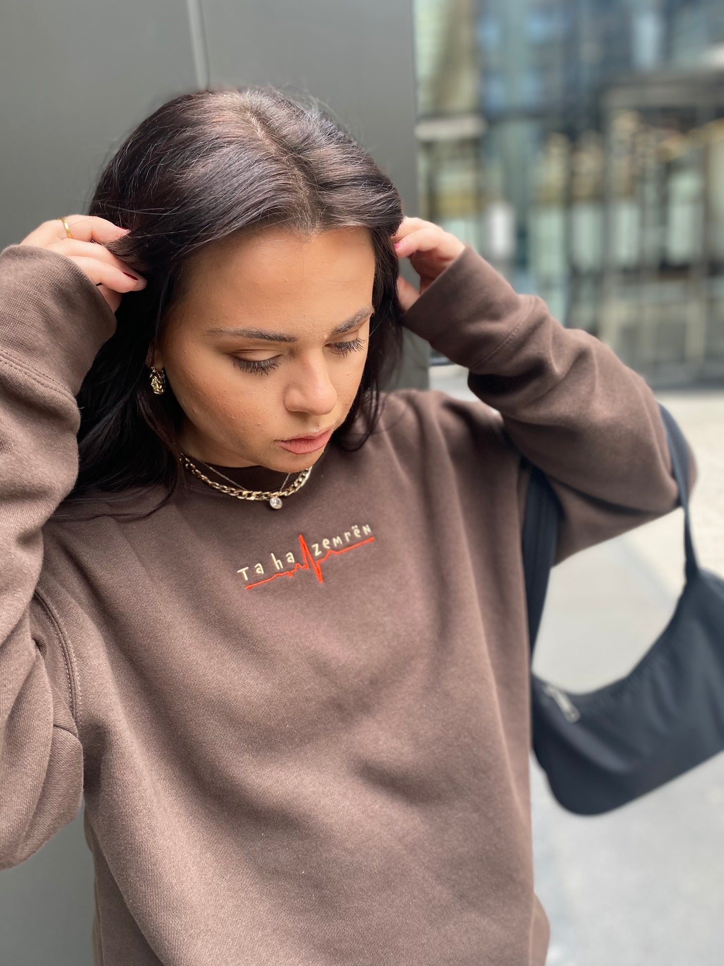 TA HA ZEMRËN Embroidered Choco Unisex Sweatshirt
