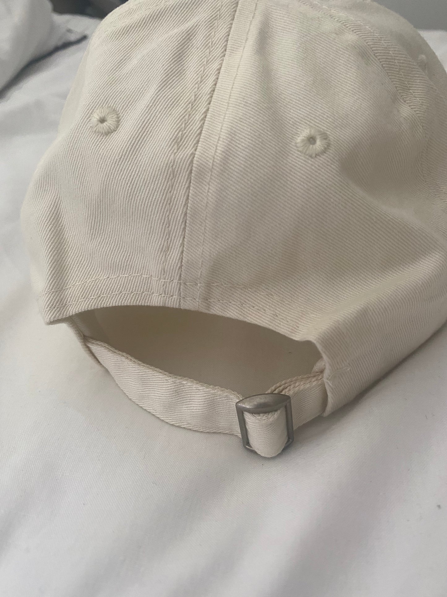 ‘Pa Lidhje’ Embroidered Baseball Cap - Beige